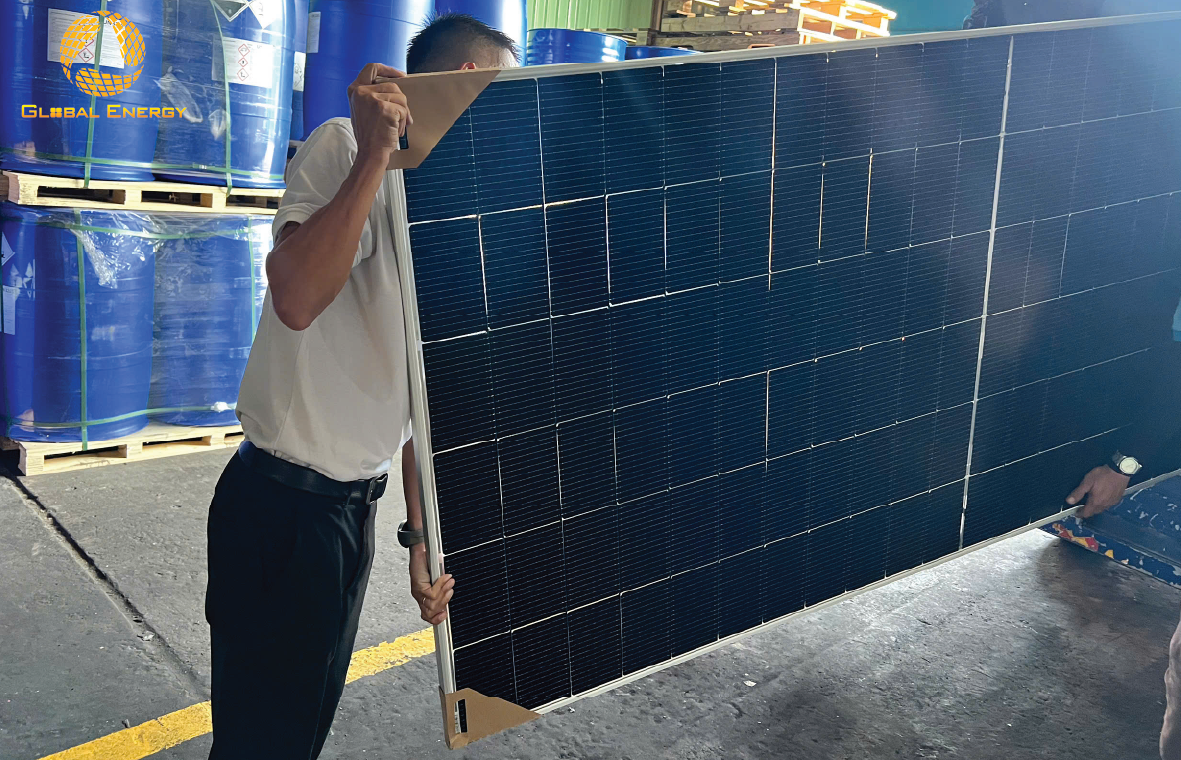 tấm pin năng lượng mặt trời