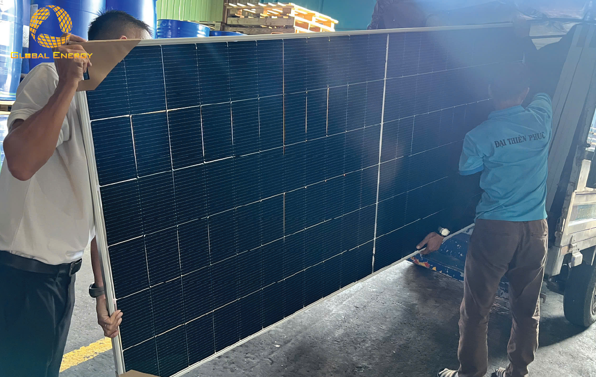 tấm pin năng lượng mặt trời